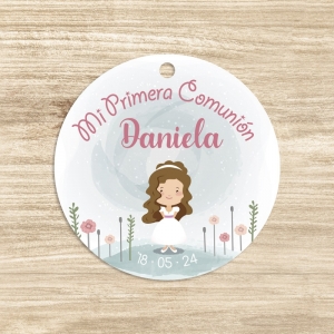 Etiqueta personalizada para los detalles de Mi Primera Comunión con muñeca para niñas