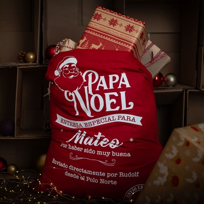 Saco Papá Noel con el nombre del niño en color rojo