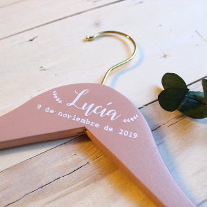 Percha personalizada para novias